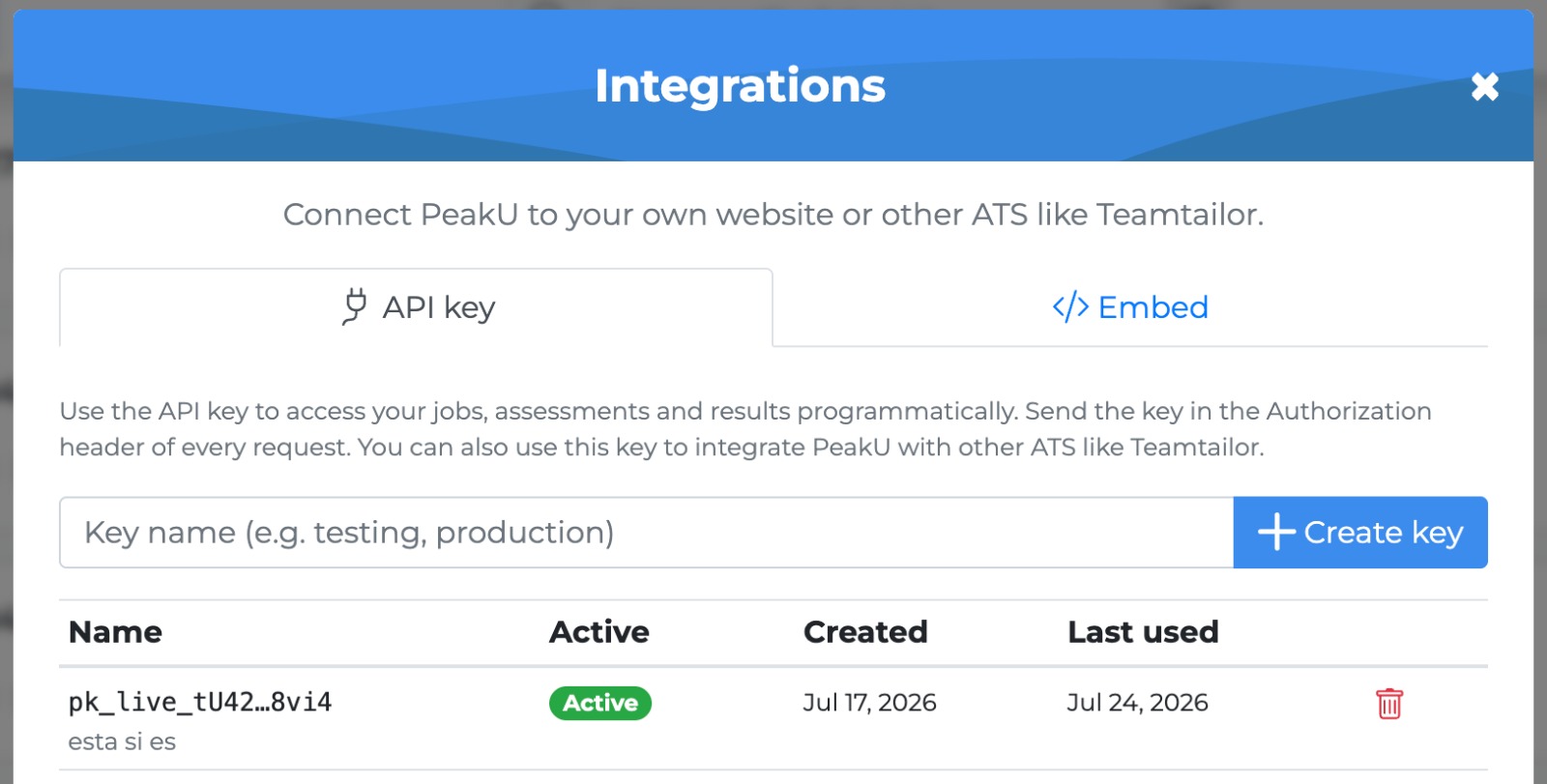 Crea tu API key desde Integraciones en PeakU.